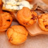 24 Мини мъфина Сушени смокини и синьо сирене