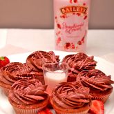 Six Cupcakes with Baileys Strawberries & Cream