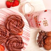 Six Cupcakes with Baileys Strawberries & Cream