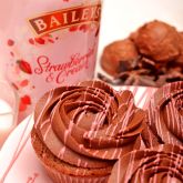 Cupcake with Baileys Strawberries & Cream