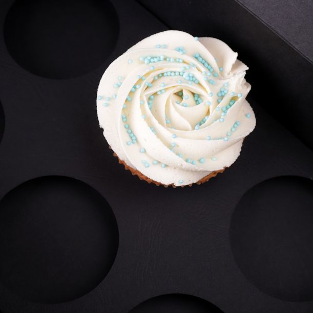 Black gift box for 6 cupcakes