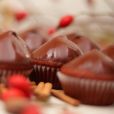 Mini Vegan Muffins with Bio Rosehip Marmalade, Cinnamon, and Chocolate