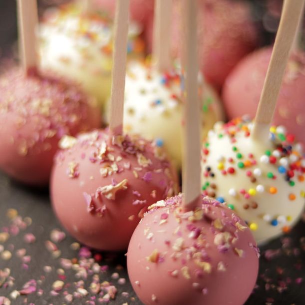 White and Ruby Chocolate Vanilla Cake Pops Collection