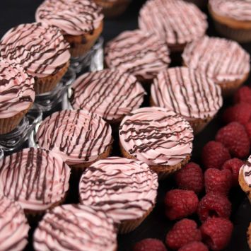 Mini Raspberry & Chocolate Cupcakes